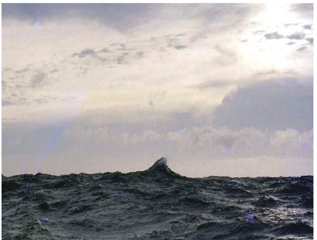 2022/1/11～〝海の波を見る〟光易 恒 写真展を開催します（2/5トークイベントあり）。